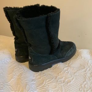 Ugg Boots Sundance Black Chunky Rubber Sole Women’s Size 7